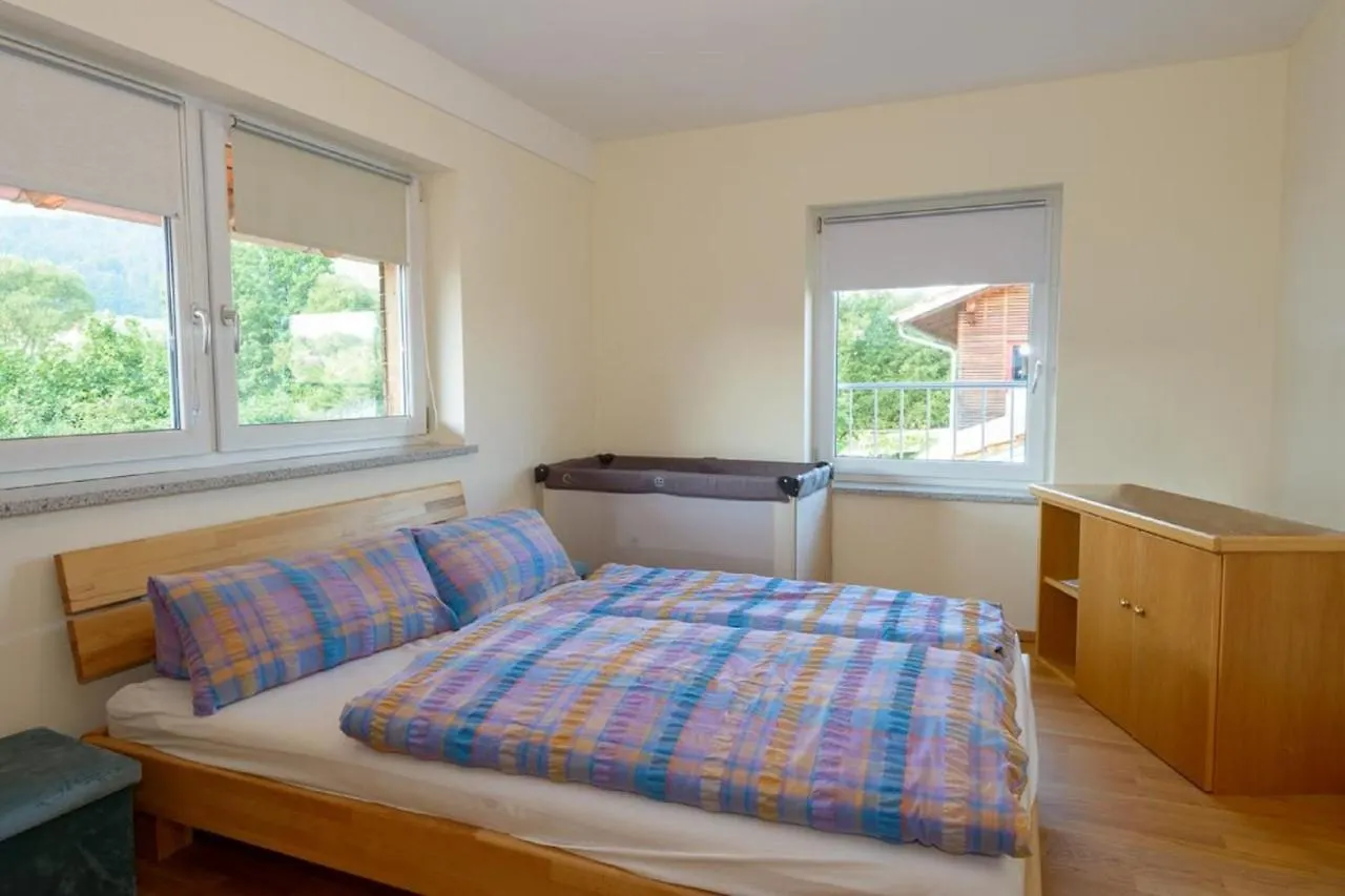 アパート Ferienwohnung Hohenbogen ノイキルヒェン・バイム・ハイリゲン・ブルート