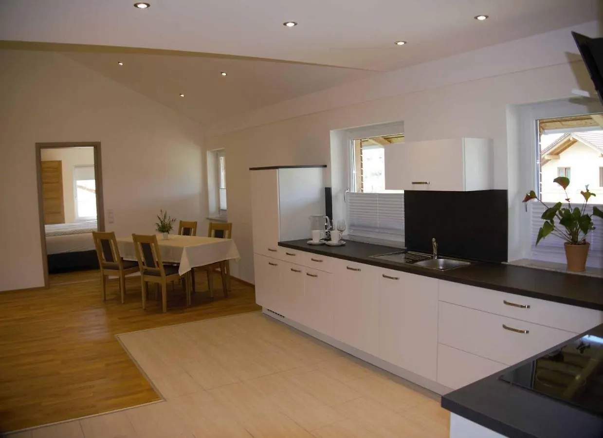 Ferienwohnung Hohenbogen ノイキルヒェン・バイム・ハイリゲン・ブルート